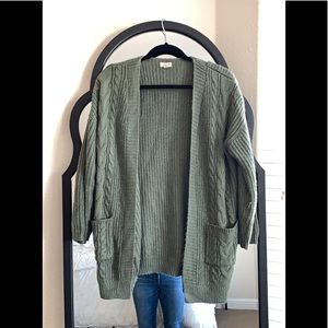 🆕 olive green cardigan w/pockets
